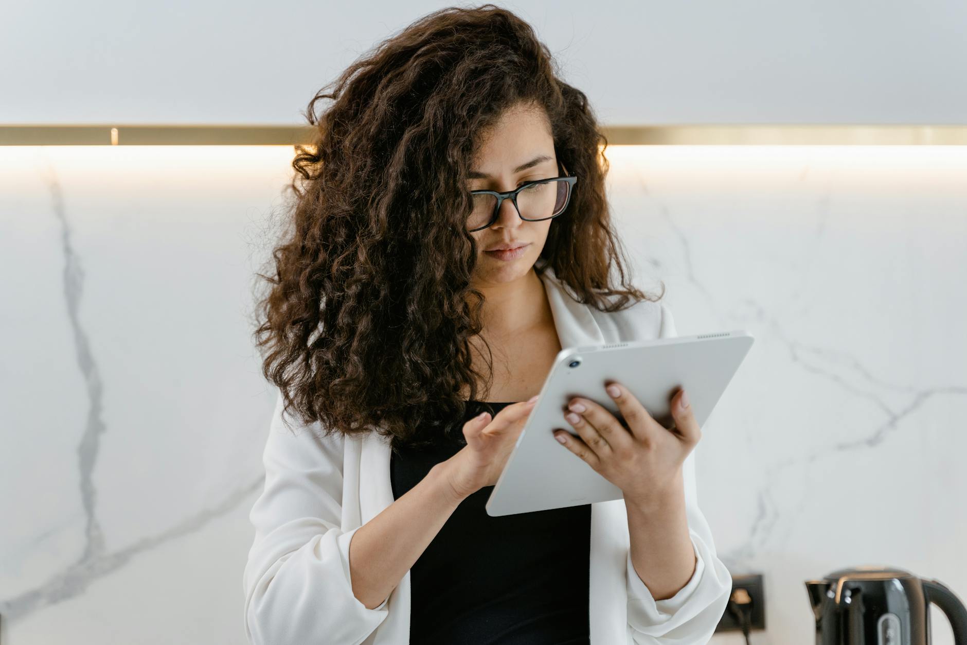 AI Smart Glasses: Enhancing Business Productivity